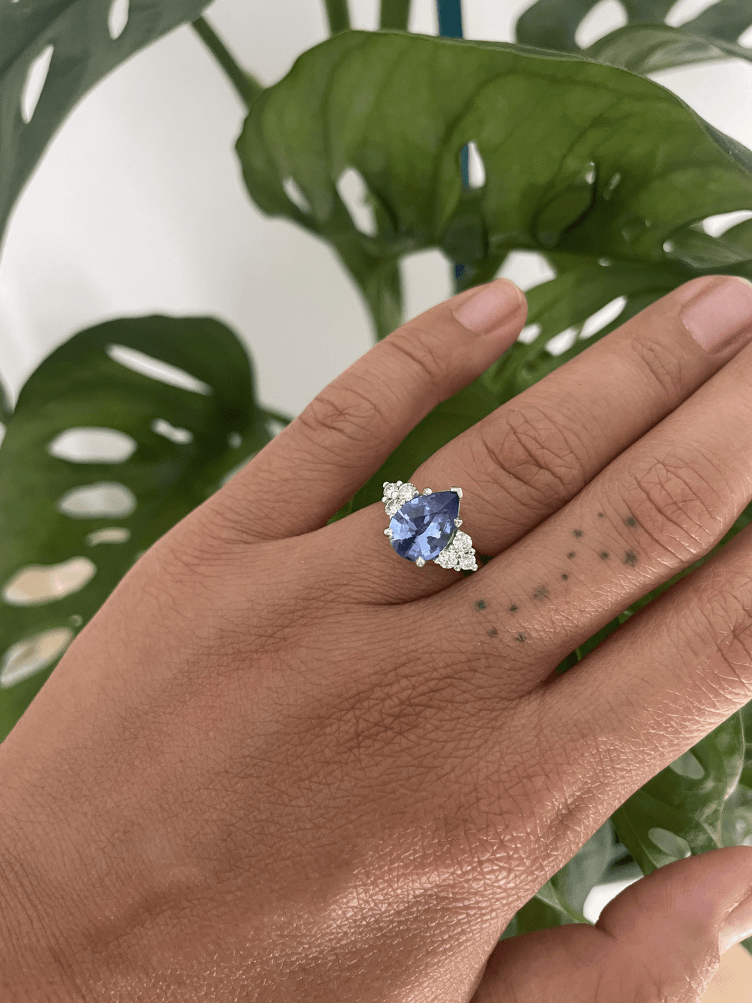 blue-sapphire-engagement-ring.png